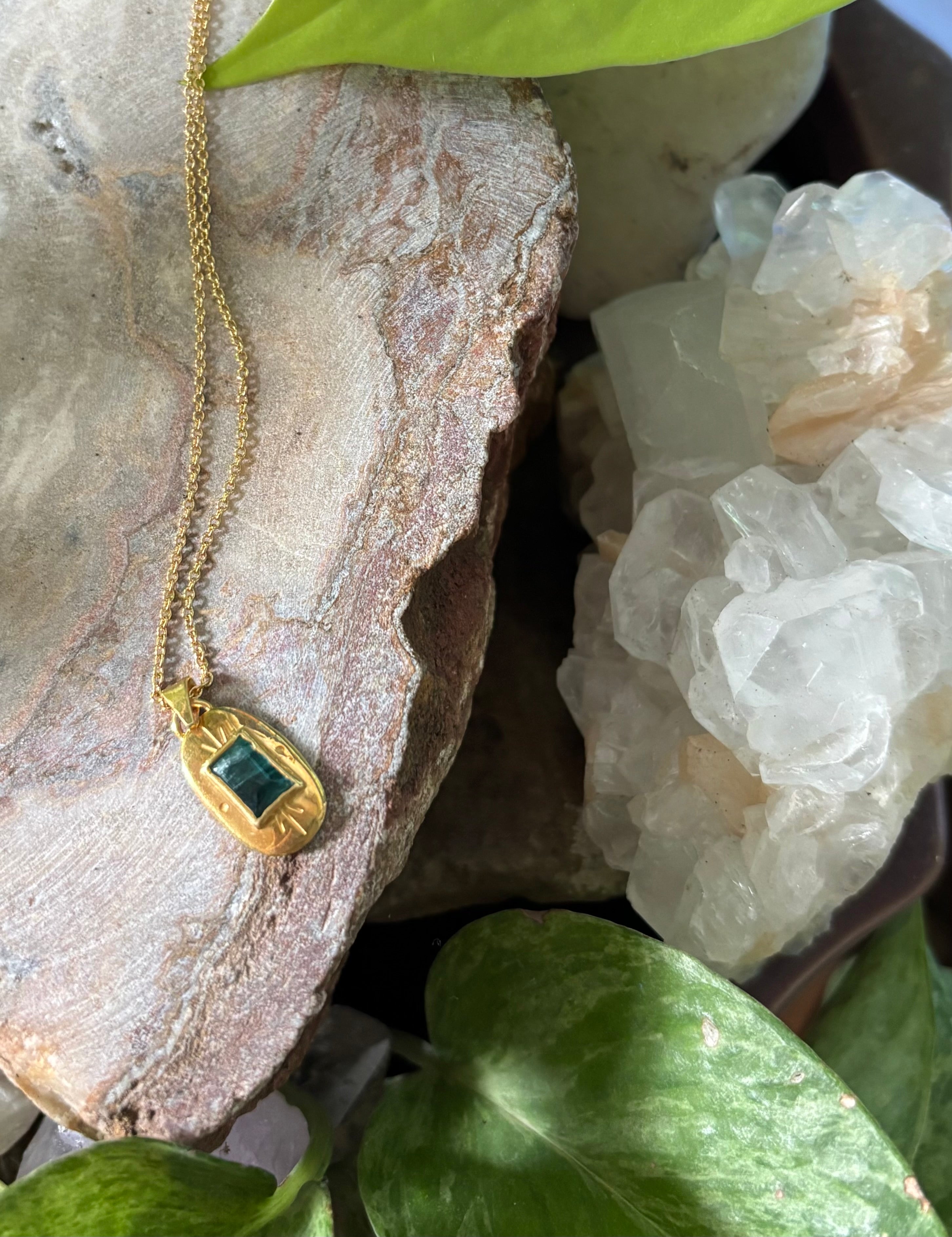 14k Gold Raw Teal Tourmaline Etched Oval Necklace